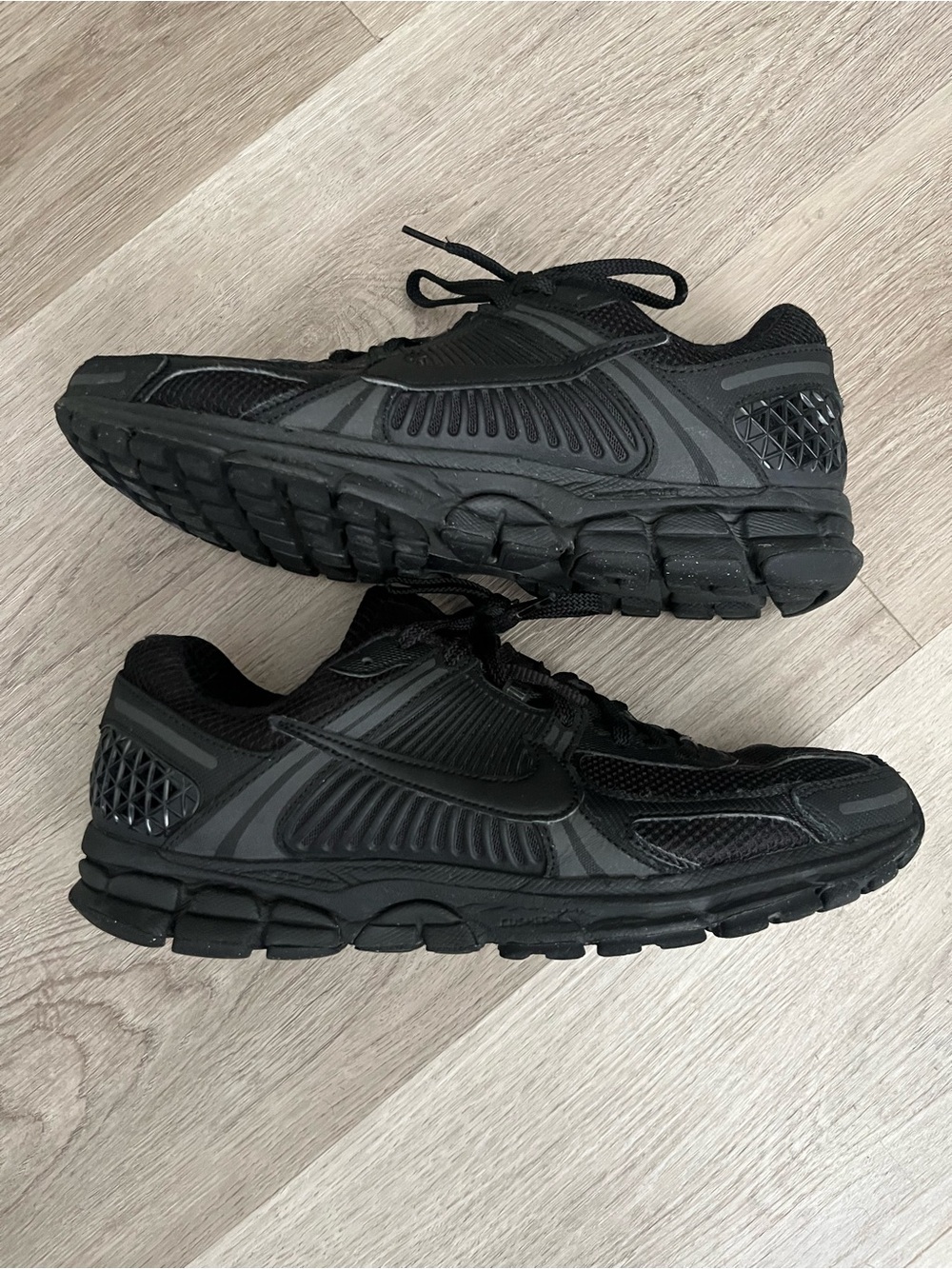 Nike Men’s All Black Vomero 5 Running Shoe size 11